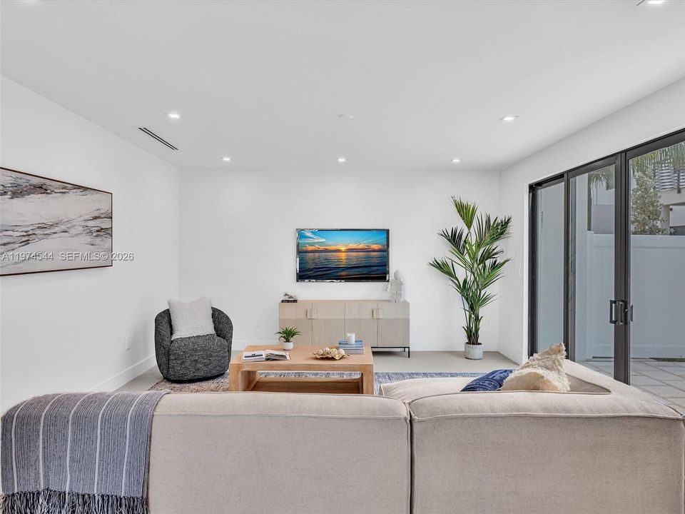 For Sale: $1,100,000 (3 beds, 2 baths, 2060 Square Feet)
