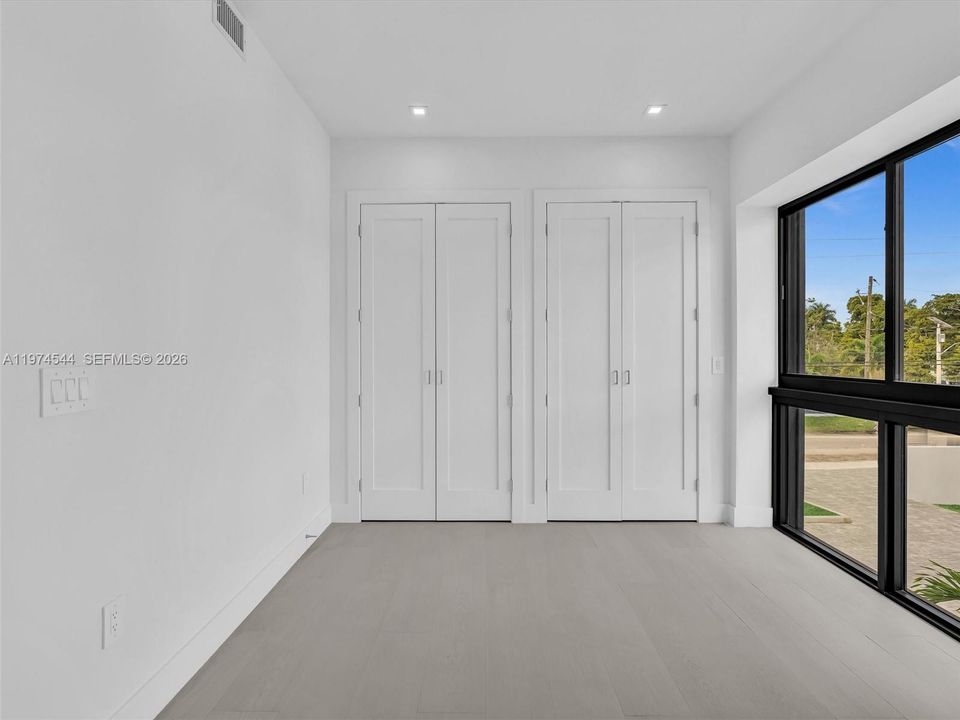 For Sale: $1,100,000 (3 beds, 2 baths, 2060 Square Feet)