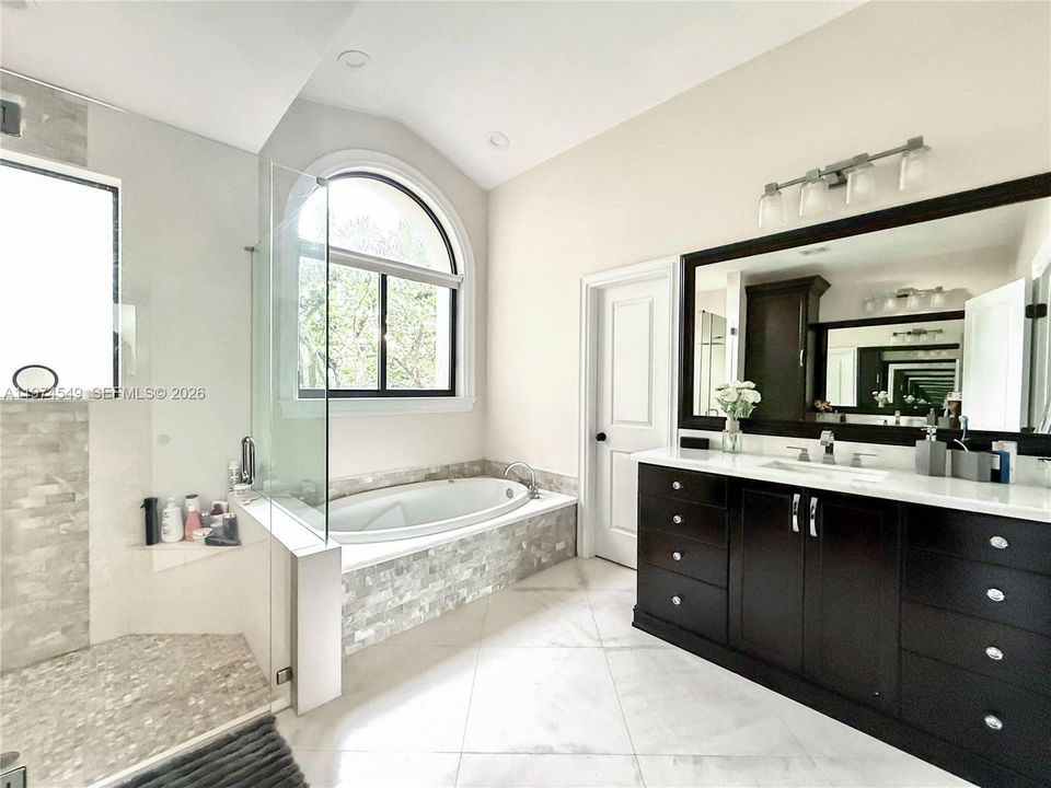 For Rent: $15,000 (7 beds, 4 baths, 3933 Square Feet)