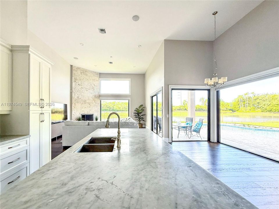 For Rent: $15,000 (7 beds, 4 baths, 3933 Square Feet)