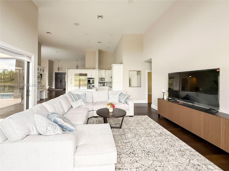For Rent: $15,000 (7 beds, 4 baths, 3933 Square Feet)