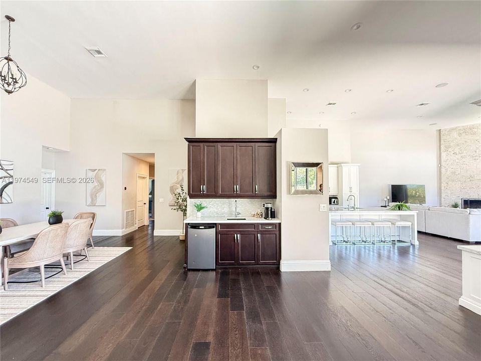 For Rent: $15,000 (7 beds, 4 baths, 3933 Square Feet)
