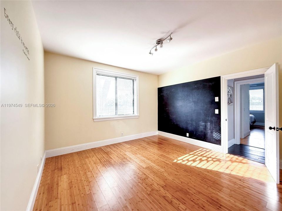 For Rent: $15,000 (7 beds, 4 baths, 3933 Square Feet)