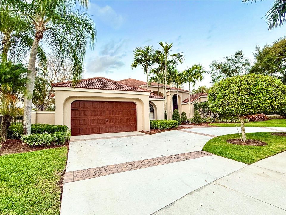 For Rent: $15,000 (7 beds, 4 baths, 3933 Square Feet)