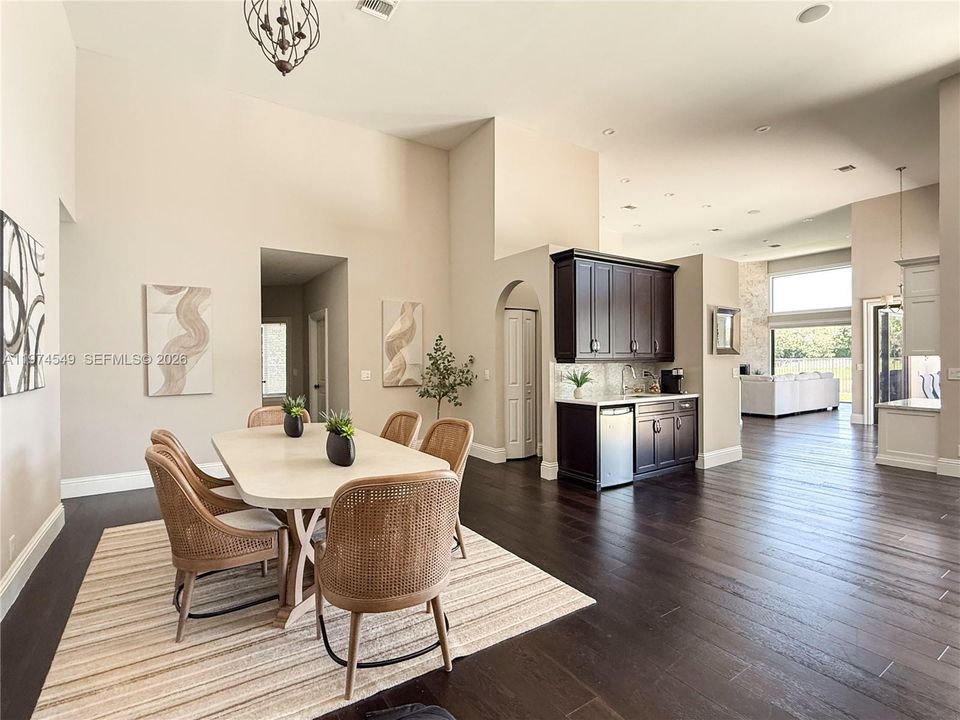 For Rent: $15,000 (7 beds, 4 baths, 3933 Square Feet)