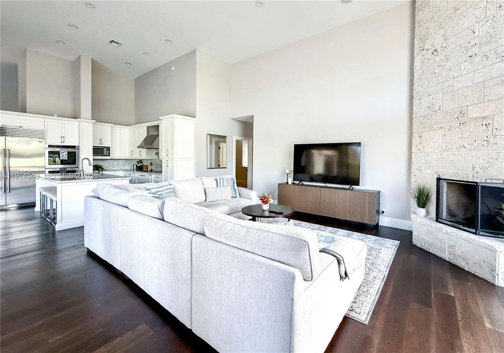 For Rent: $15,000 (7 beds, 4 baths, 3933 Square Feet)