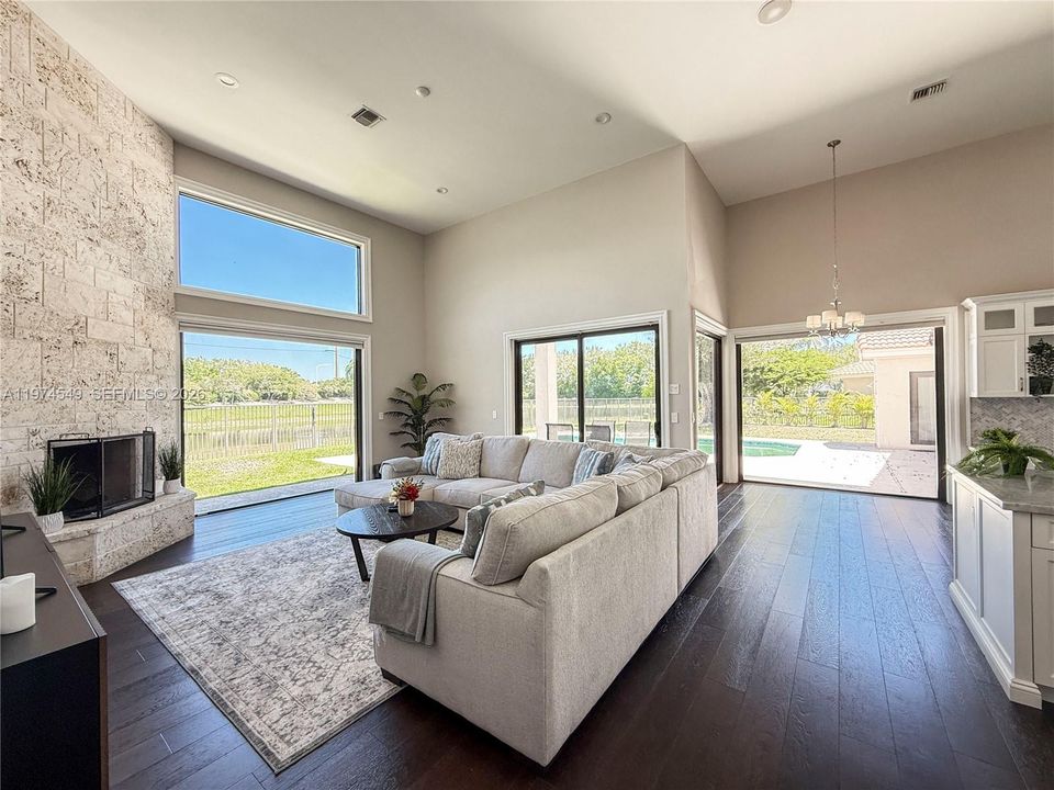 For Rent: $15,000 (7 beds, 4 baths, 3933 Square Feet)