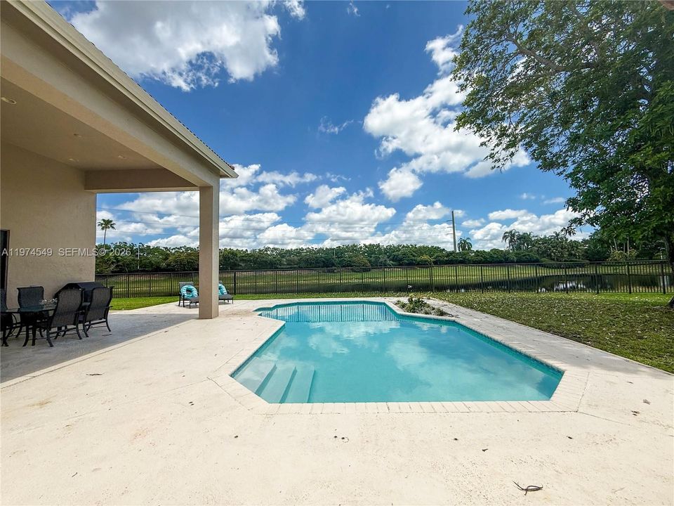 For Rent: $15,000 (7 beds, 4 baths, 3933 Square Feet)