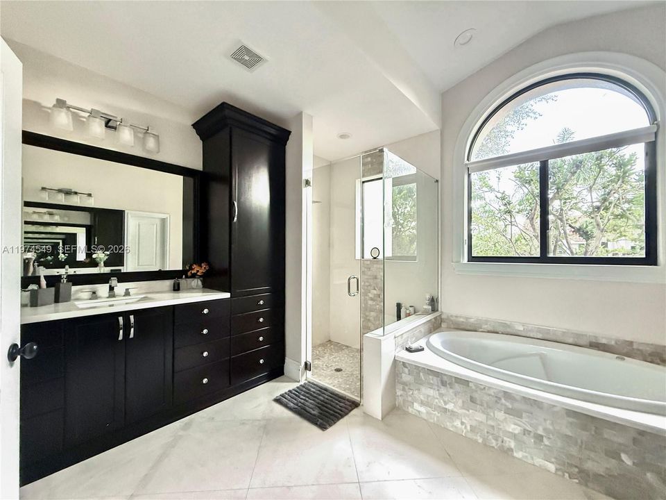 For Rent: $15,000 (7 beds, 4 baths, 3933 Square Feet)