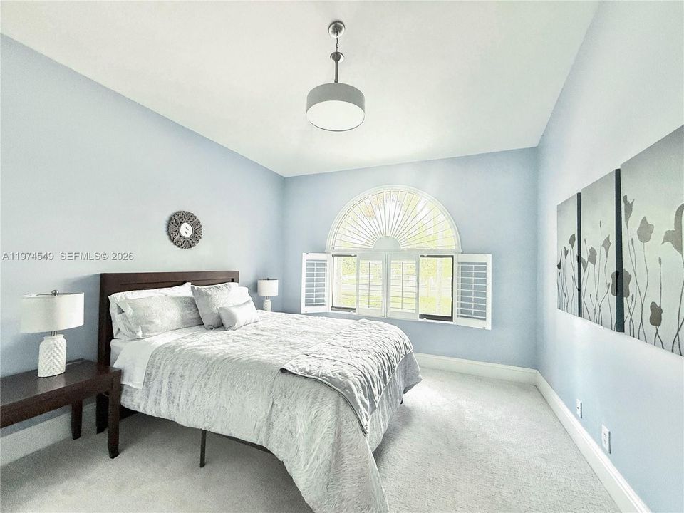 For Rent: $15,000 (7 beds, 4 baths, 3933 Square Feet)