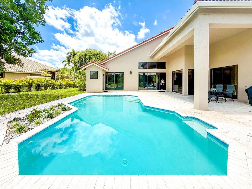 For Rent: $15,000 (7 beds, 4 baths, 3933 Square Feet)