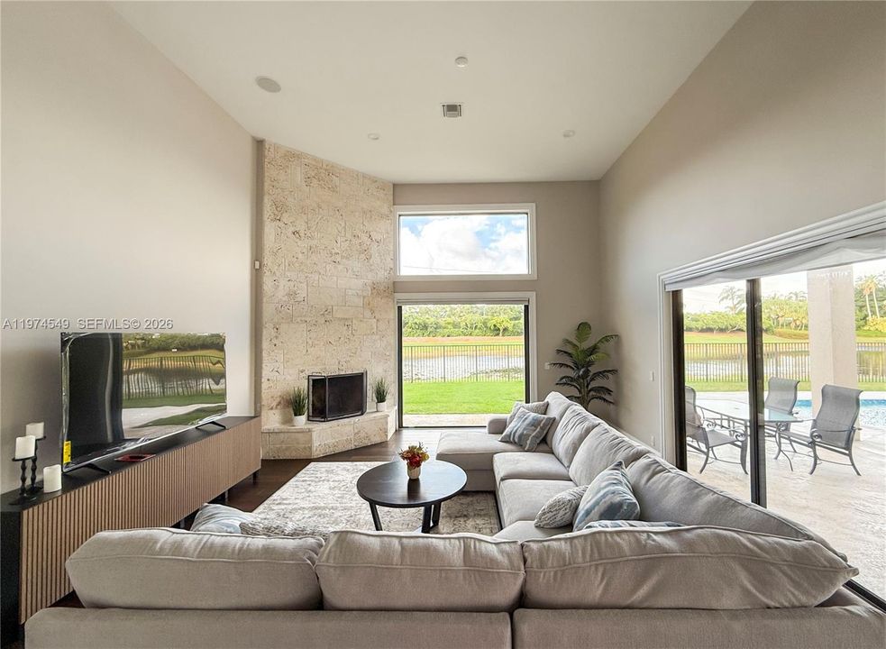 For Rent: $15,000 (7 beds, 4 baths, 3933 Square Feet)