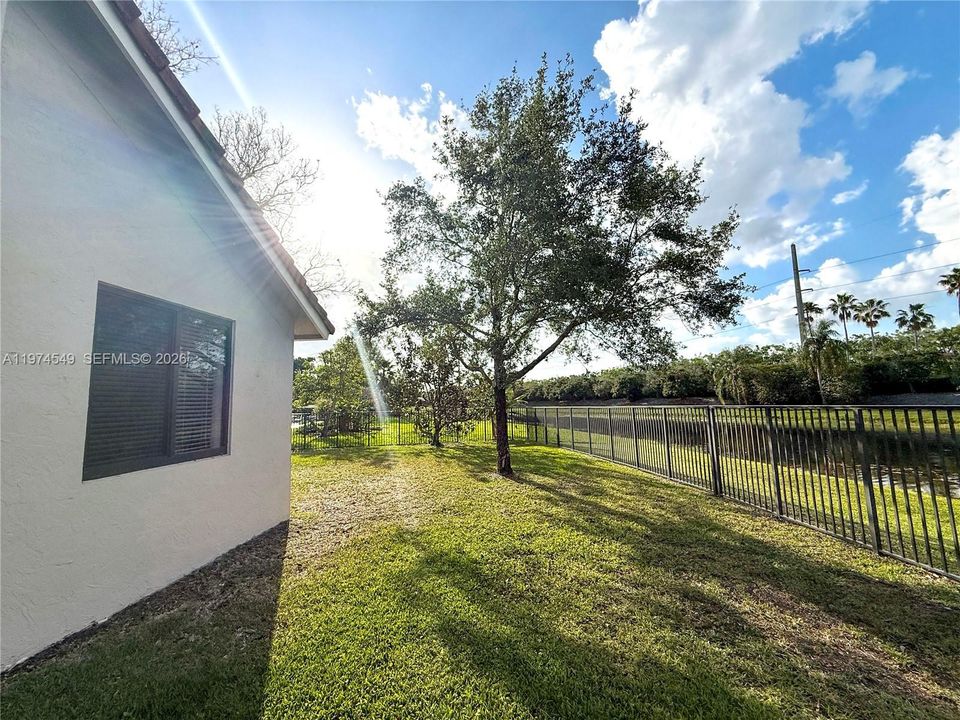 For Rent: $15,000 (7 beds, 4 baths, 3933 Square Feet)