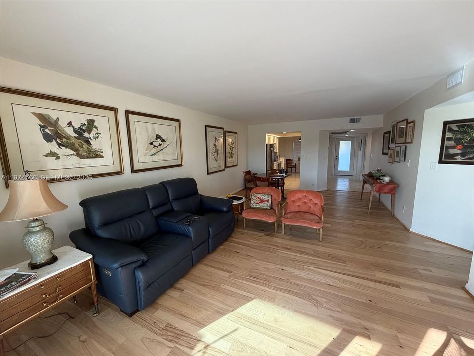 For Sale: $245,000 (2 beds, 2 baths, 1157 Square Feet)