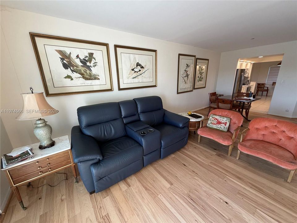 For Sale: $245,000 (2 beds, 2 baths, 1157 Square Feet)