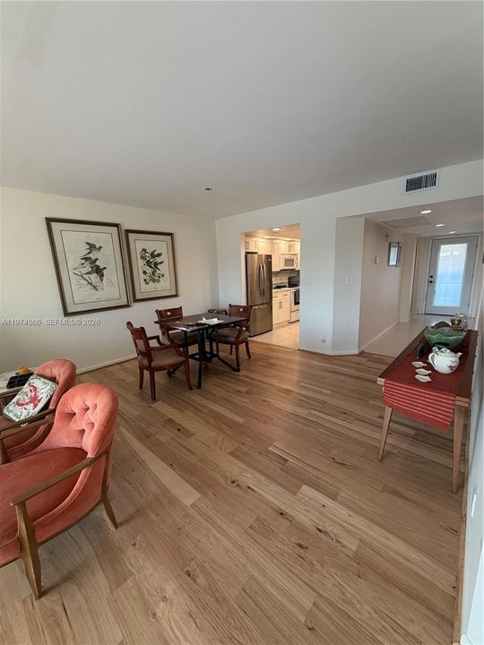 For Sale: $245,000 (2 beds, 2 baths, 1157 Square Feet)