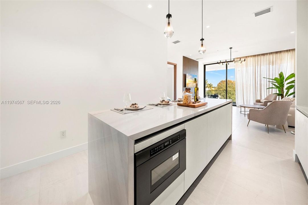 На продажу: $1,395,000 (2 спален, 2 ванн, 0 Квадратных фут)