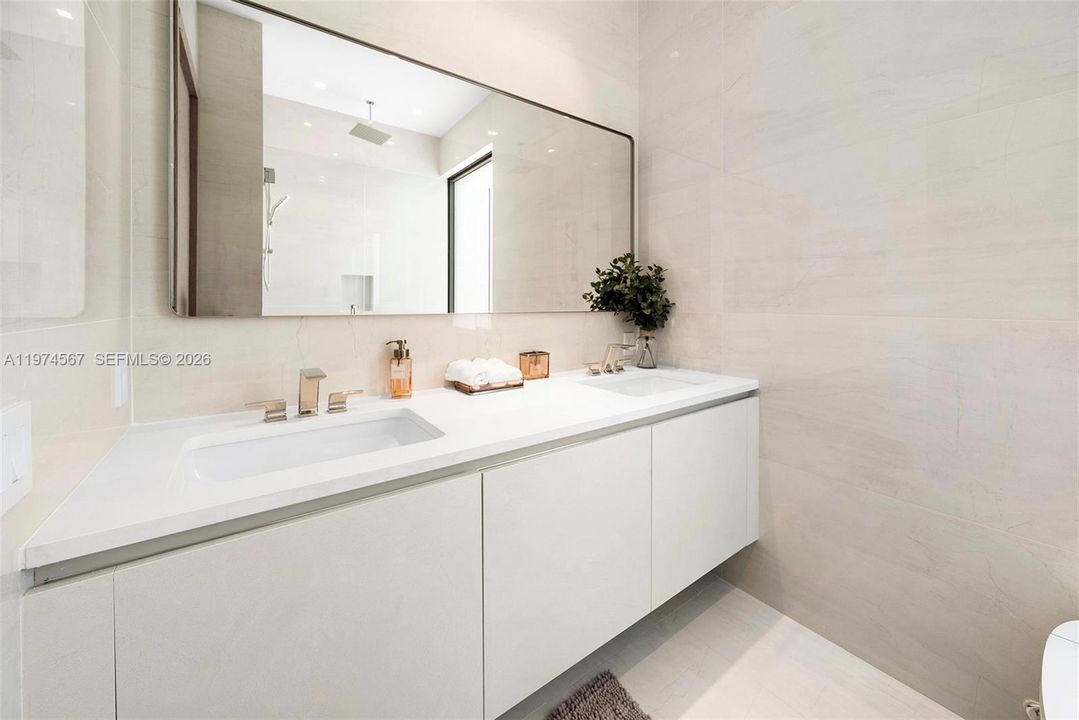 На продажу: $1,395,000 (2 спален, 2 ванн, 0 Квадратных фут)