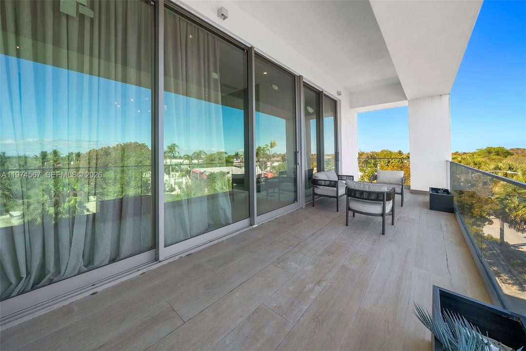 На продажу: $1,395,000 (2 спален, 2 ванн, 0 Квадратных фут)