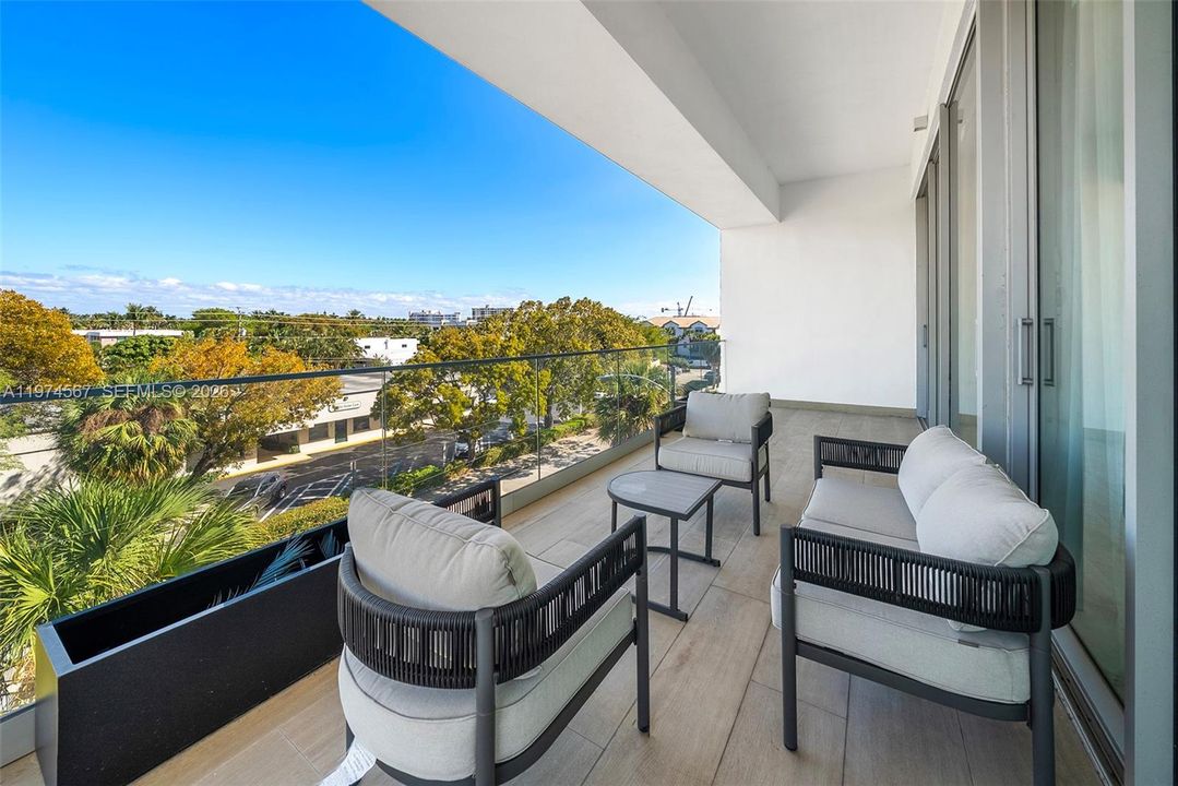 На продажу: $1,395,000 (2 спален, 2 ванн, 0 Квадратных фут)