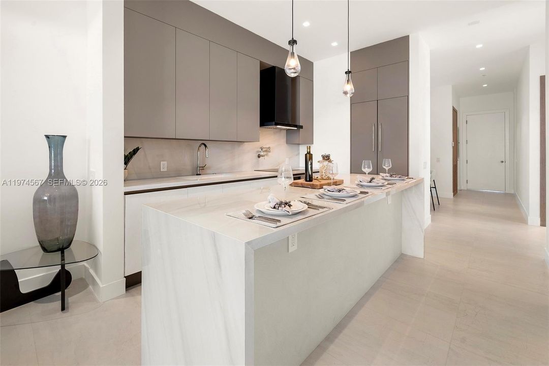 На продажу: $1,395,000 (2 спален, 2 ванн, 0 Квадратных фут)