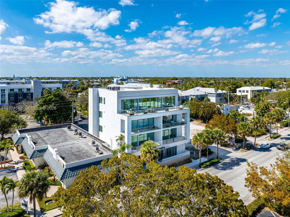 На продажу: $1,395,000 (2 спален, 2 ванн, 0 Квадратных фут)