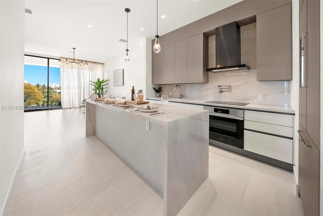 На продажу: $1,395,000 (2 спален, 2 ванн, 0 Квадратных фут)