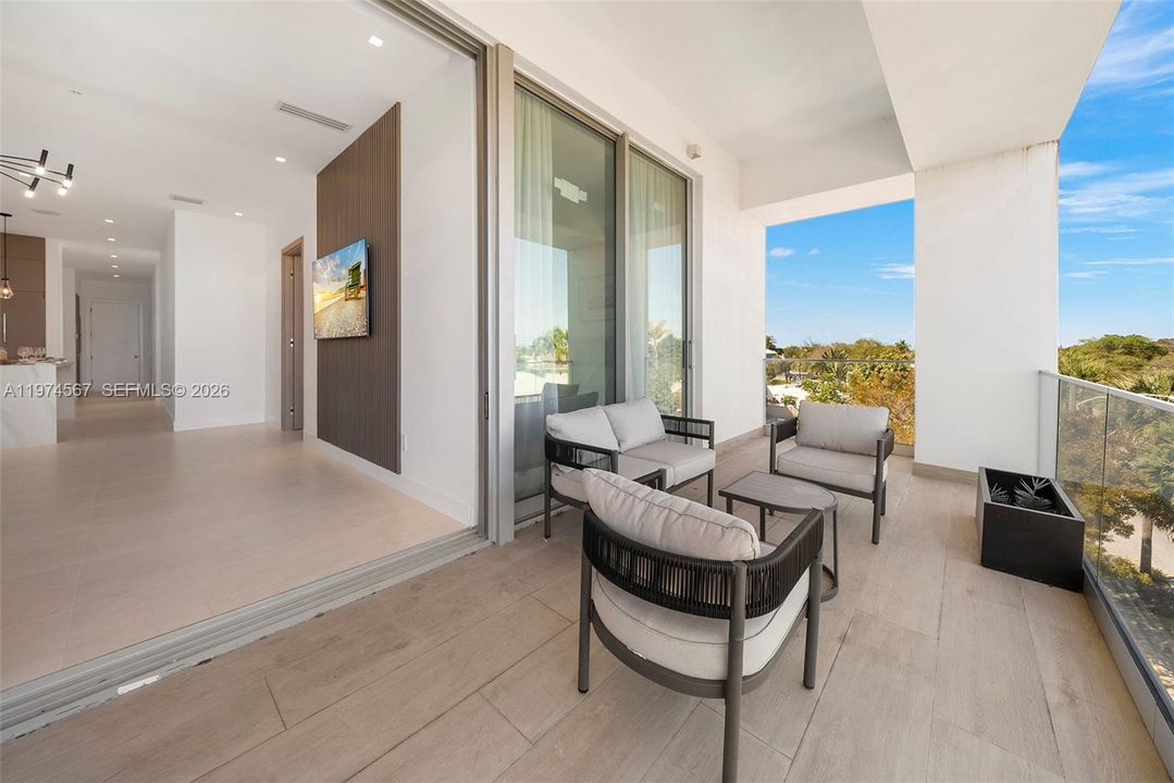 На продажу: $1,395,000 (2 спален, 2 ванн, 0 Квадратных фут)