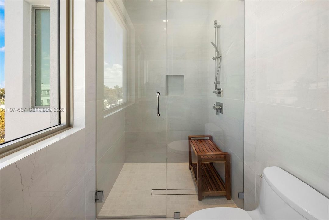 На продажу: $1,395,000 (2 спален, 2 ванн, 0 Квадратных фут)