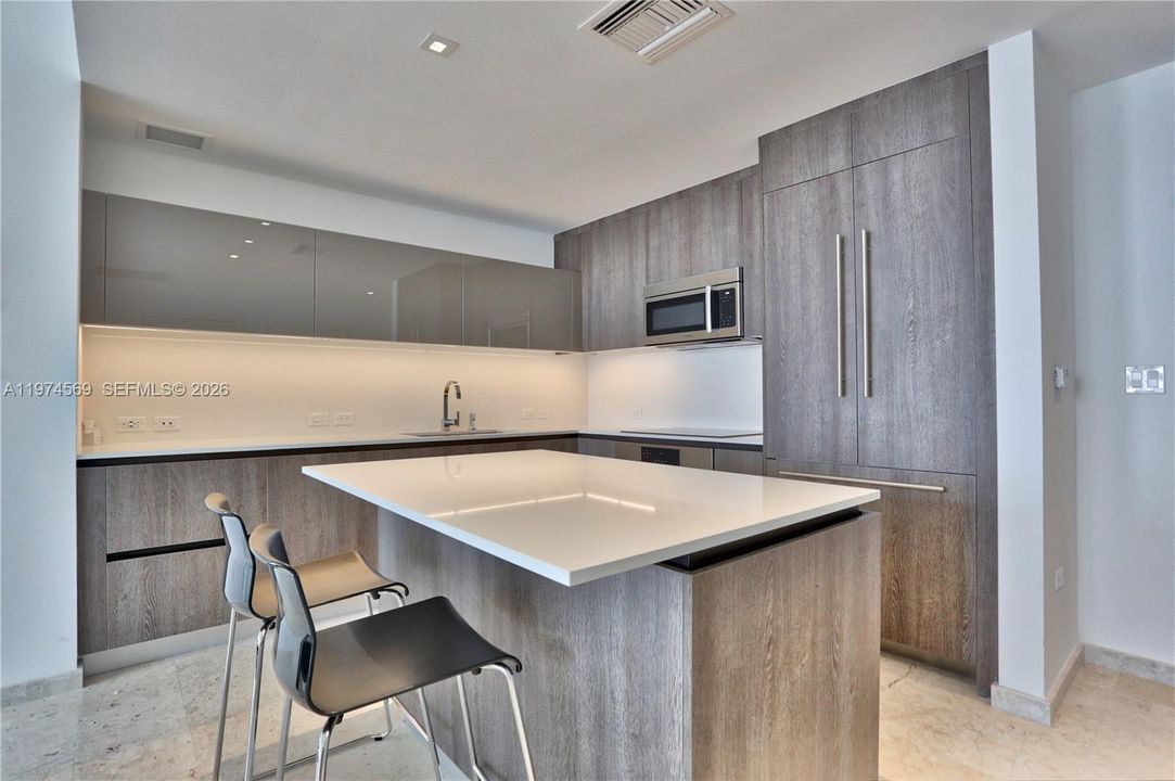 For Sale: $1,150,000 (2 beds, 2 baths, 1206 Square Feet)
