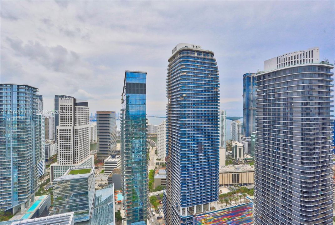 For Sale: $1,150,000 (2 beds, 2 baths, 1206 Square Feet)