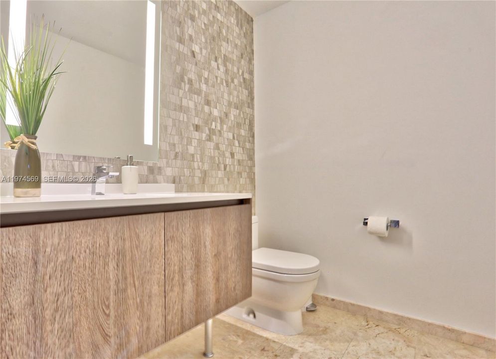 For Sale: $1,150,000 (2 beds, 2 baths, 1206 Square Feet)