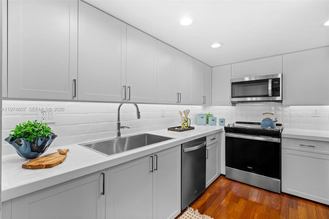 For Sale: $1,140,000 (3 beds, 3 baths, 1852 Square Feet)
