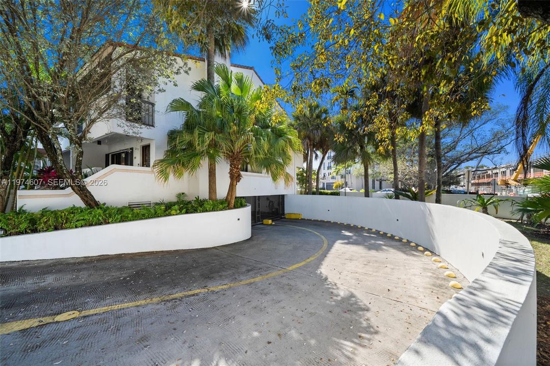 For Sale: $1,140,000 (3 beds, 3 baths, 1852 Square Feet)