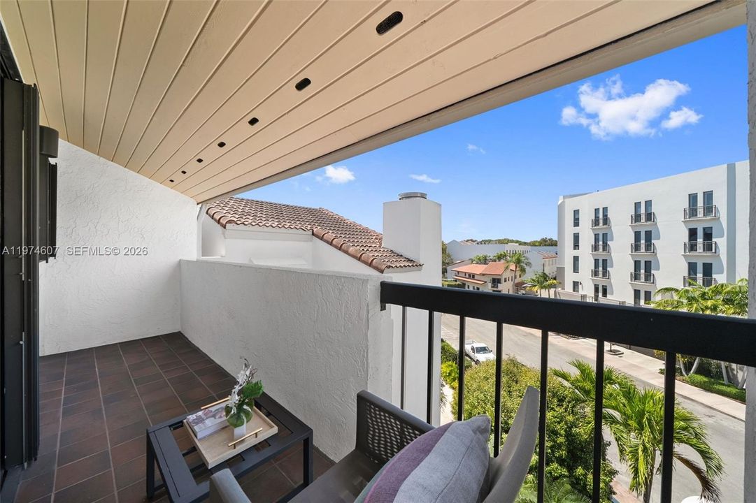 For Sale: $1,140,000 (3 beds, 3 baths, 1852 Square Feet)