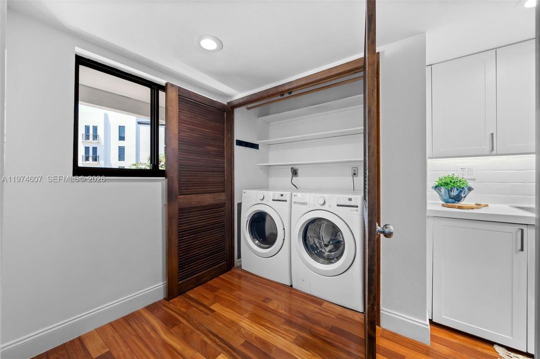 For Sale: $1,140,000 (3 beds, 3 baths, 1852 Square Feet)