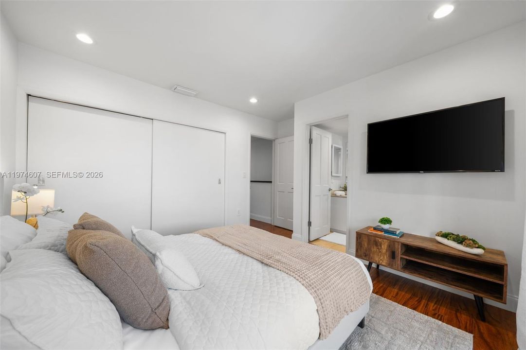 For Sale: $1,140,000 (3 beds, 3 baths, 1852 Square Feet)