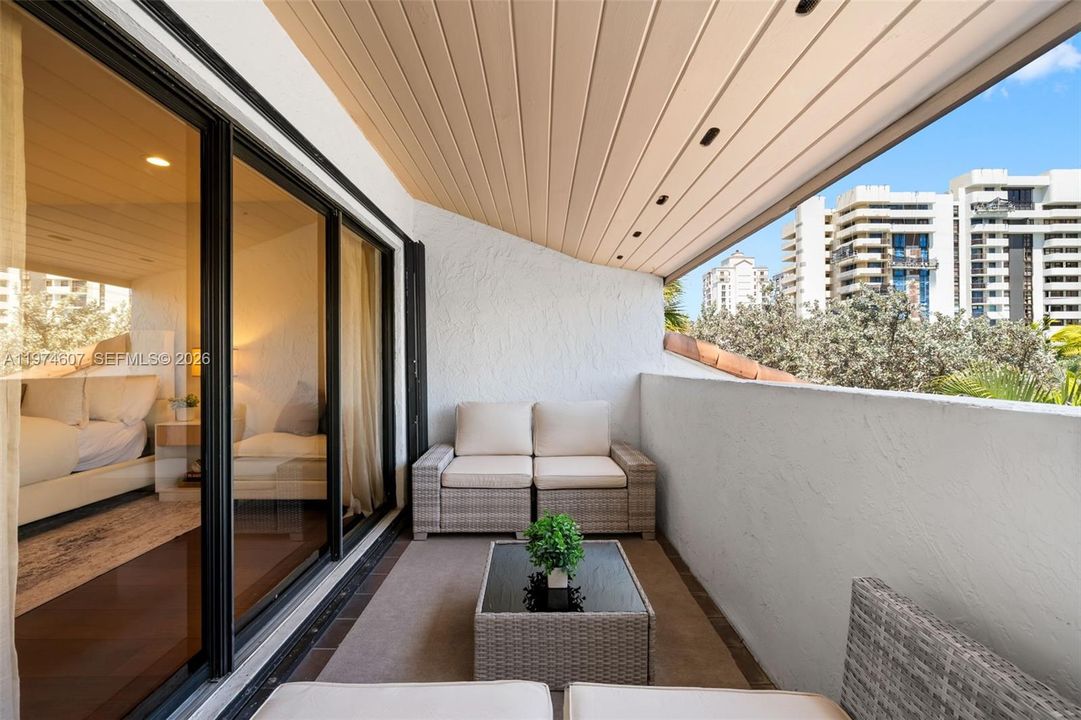 For Sale: $1,140,000 (3 beds, 3 baths, 1852 Square Feet)