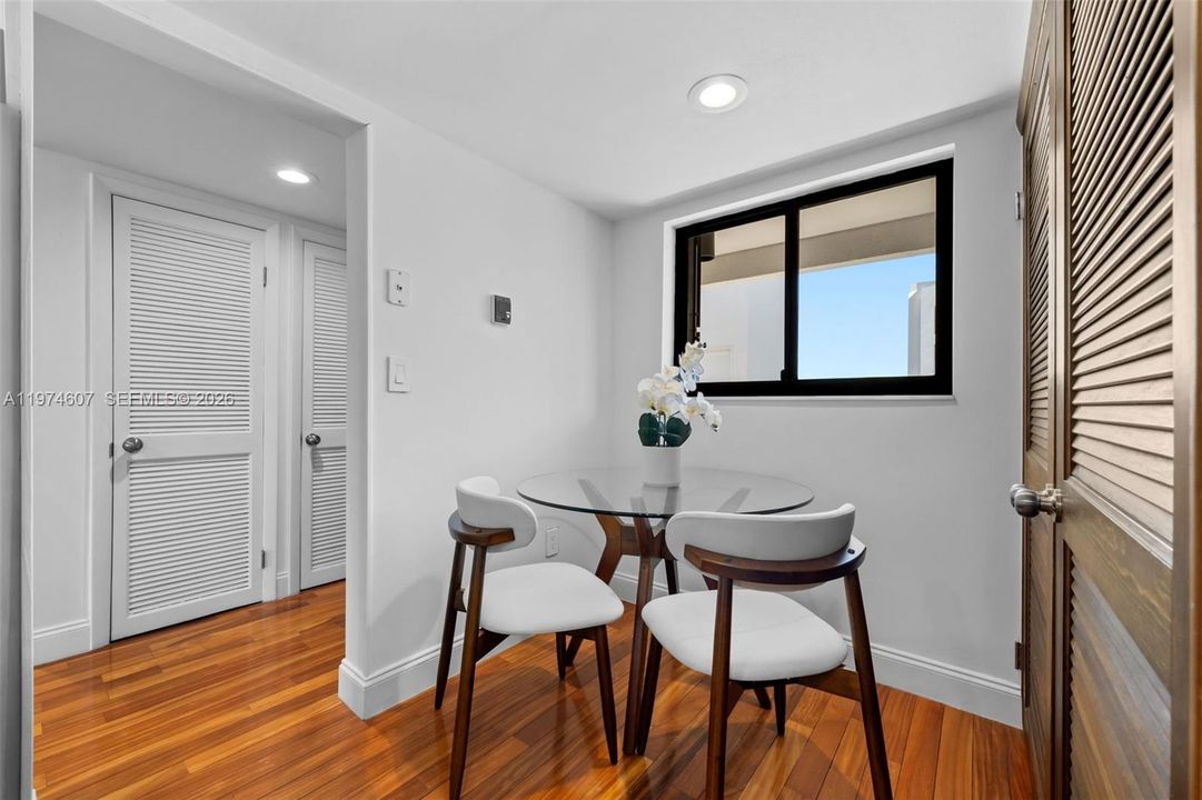 For Sale: $1,140,000 (3 beds, 3 baths, 1852 Square Feet)