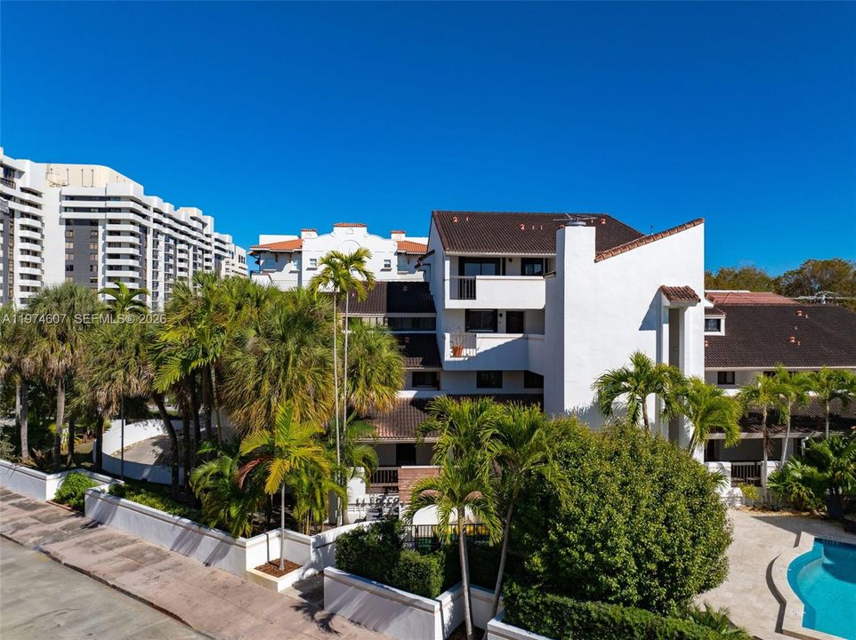 For Sale: $1,140,000 (3 beds, 3 baths, 1852 Square Feet)