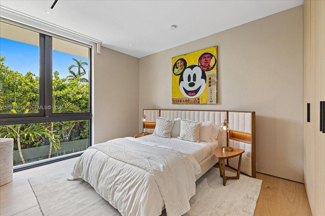 Recientemente alquilado: $180,000 (6 camas, 6 baños, 9237 Pies cuadrados)
