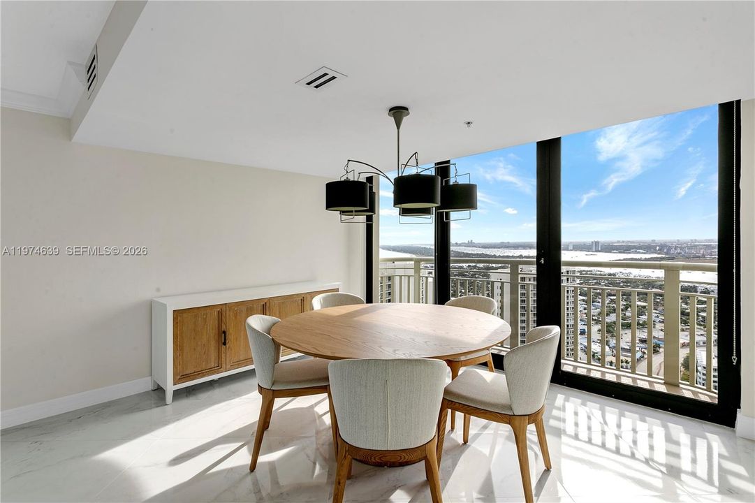 Recently Rented: $6,500 (2 beds, 2 baths, 1524 Square Feet)