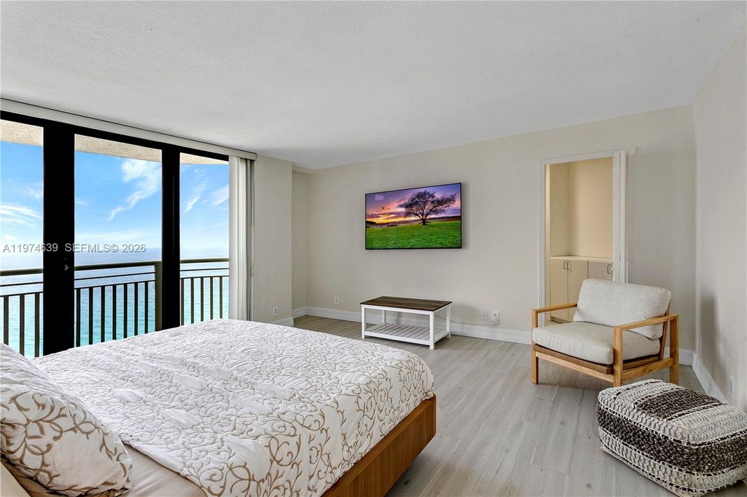 Recently Rented: $6,500 (2 beds, 2 baths, 1524 Square Feet)