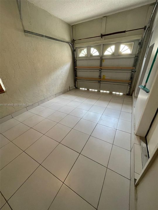 Под контрактом: $3,400 (3 спален, 2 ванн, 1683 Квадратных фут)