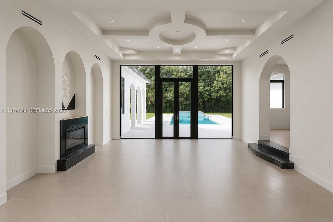 Grand, 30 x 19 elegant living room w. spectacular view to the pool.
