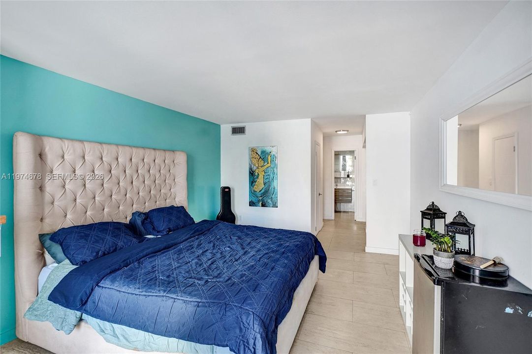 For Sale: $174,000 (1 beds, 1 baths, 870 Square Feet)
