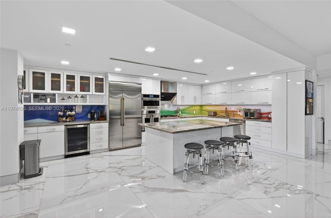 En Venta: $2,895,000 (3 camas, 3 baños, 3085 Pies cuadrados)