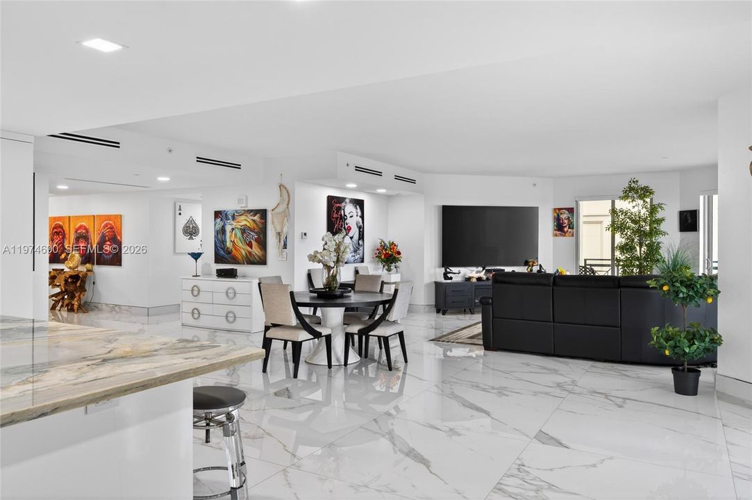 En Venta: $2,895,000 (3 camas, 3 baños, 3085 Pies cuadrados)