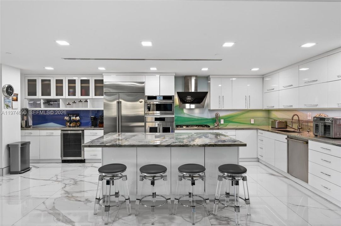 En Venta: $2,895,000 (3 camas, 3 baños, 3085 Pies cuadrados)