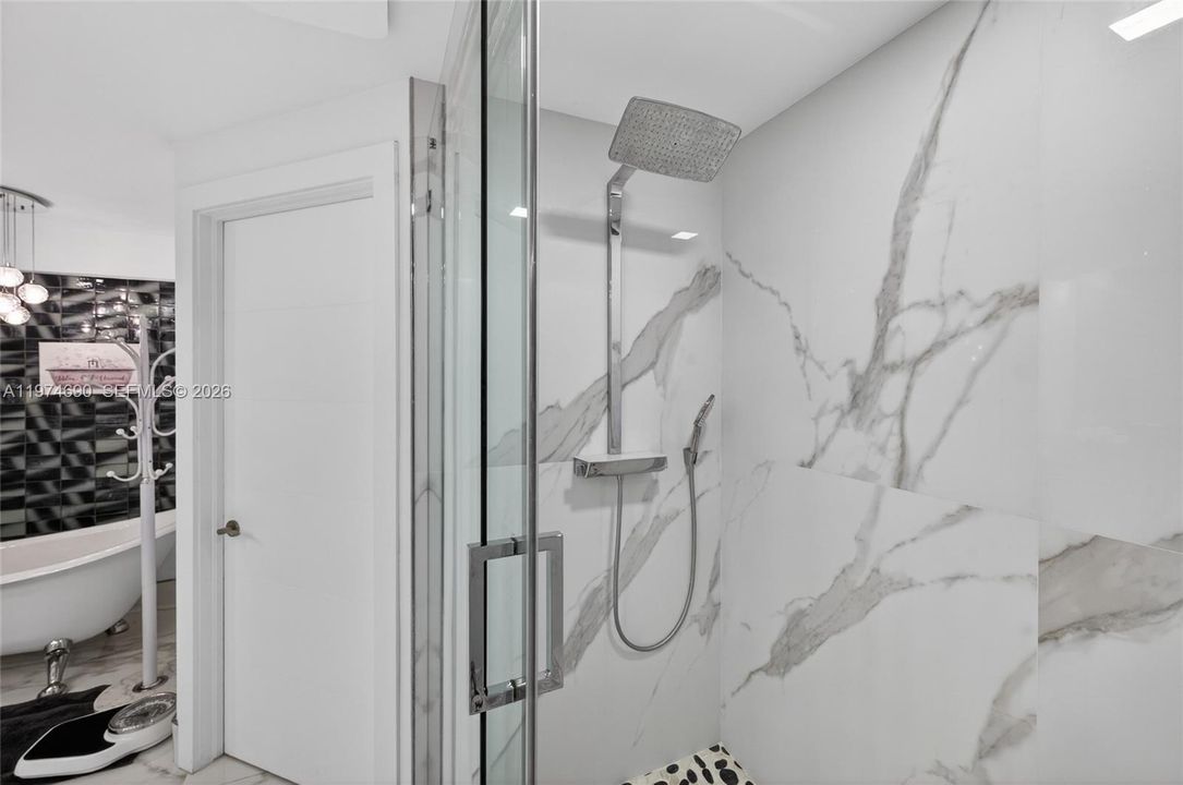 En Venta: $2,895,000 (3 camas, 3 baños, 3085 Pies cuadrados)
